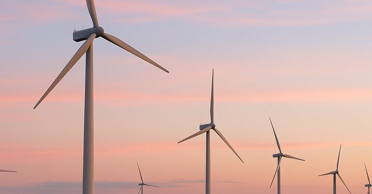 Vista de infraestructuras renovables en España mostrando el diario de la energia renovables en plena transformación