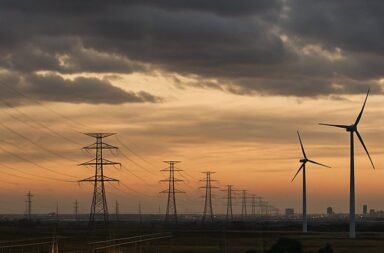 Gráfico que muestra las tendencias globales en noticias sobre energia y transición energética en un contexto geopolítico